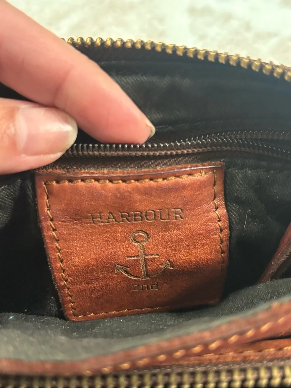 Harbour 2nd brown leather crossbody bag - Picture 4 of 6